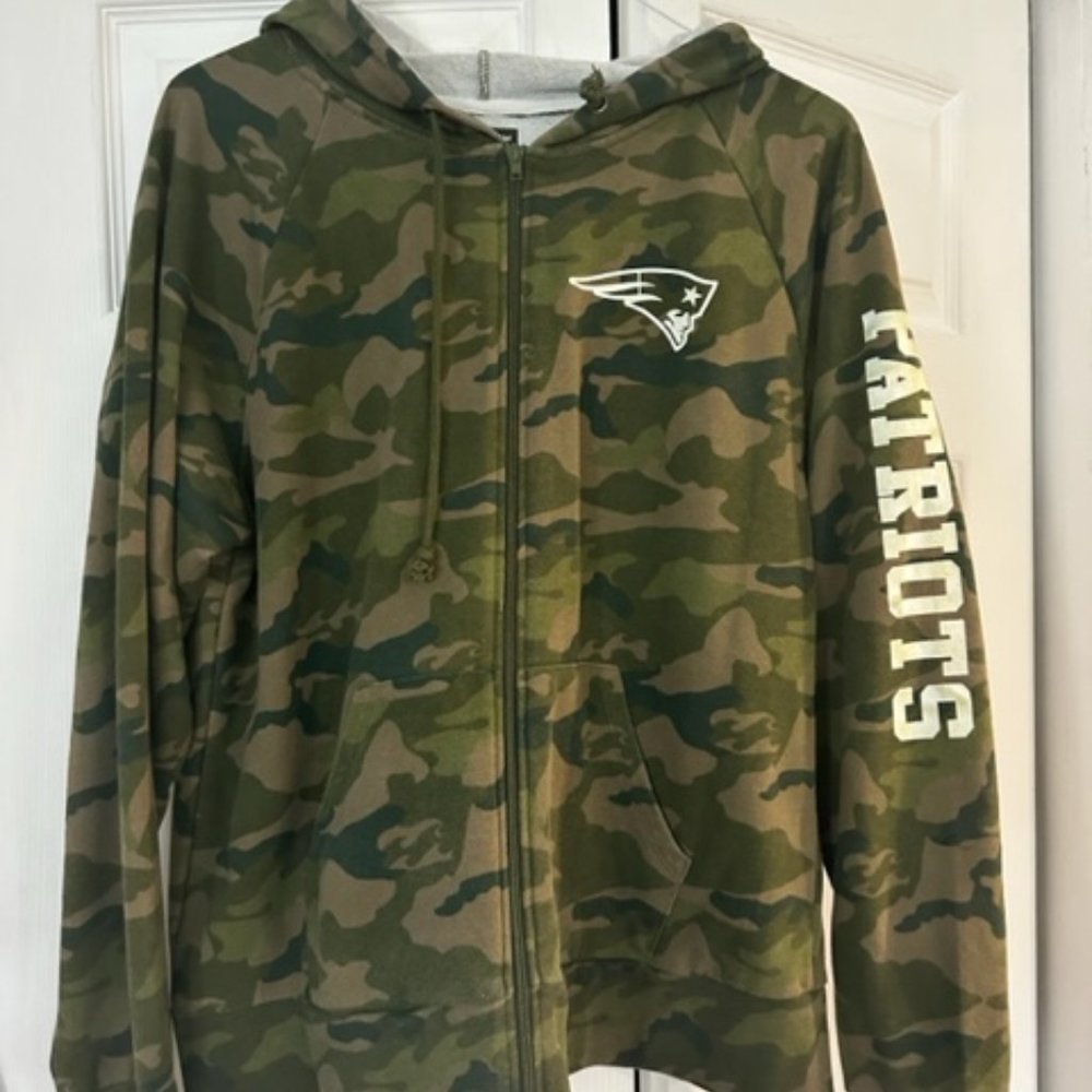 NFL Patriots Woman's Zip up XL
